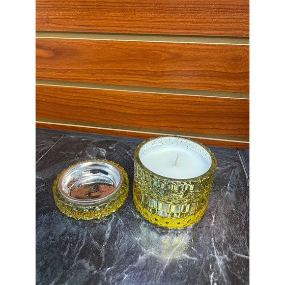 Gilded Cinnamon 8 oz Soy Candle - Picture 6 of 6